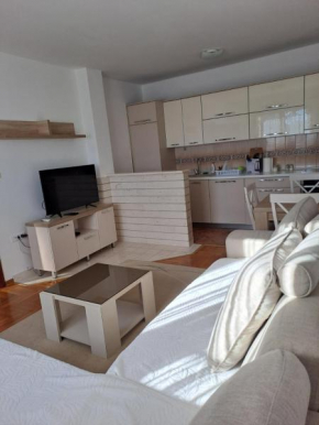 Hera City Apartment
